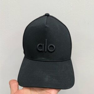 Alo Yoga District Trucker Hat